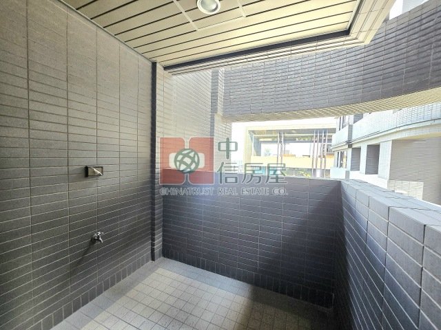 新莊冠德鼎峰高樓坡平雙車位